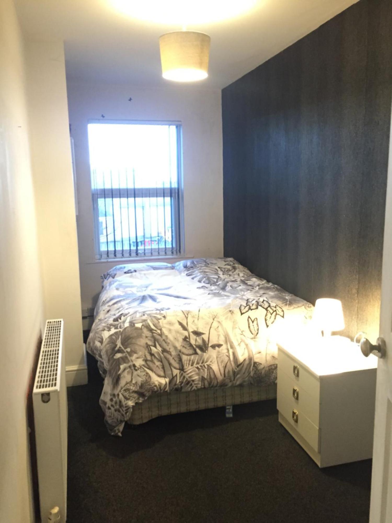 Private Double Close To Centre, Coventry, With Free Wifi And Car Parking Homestay *